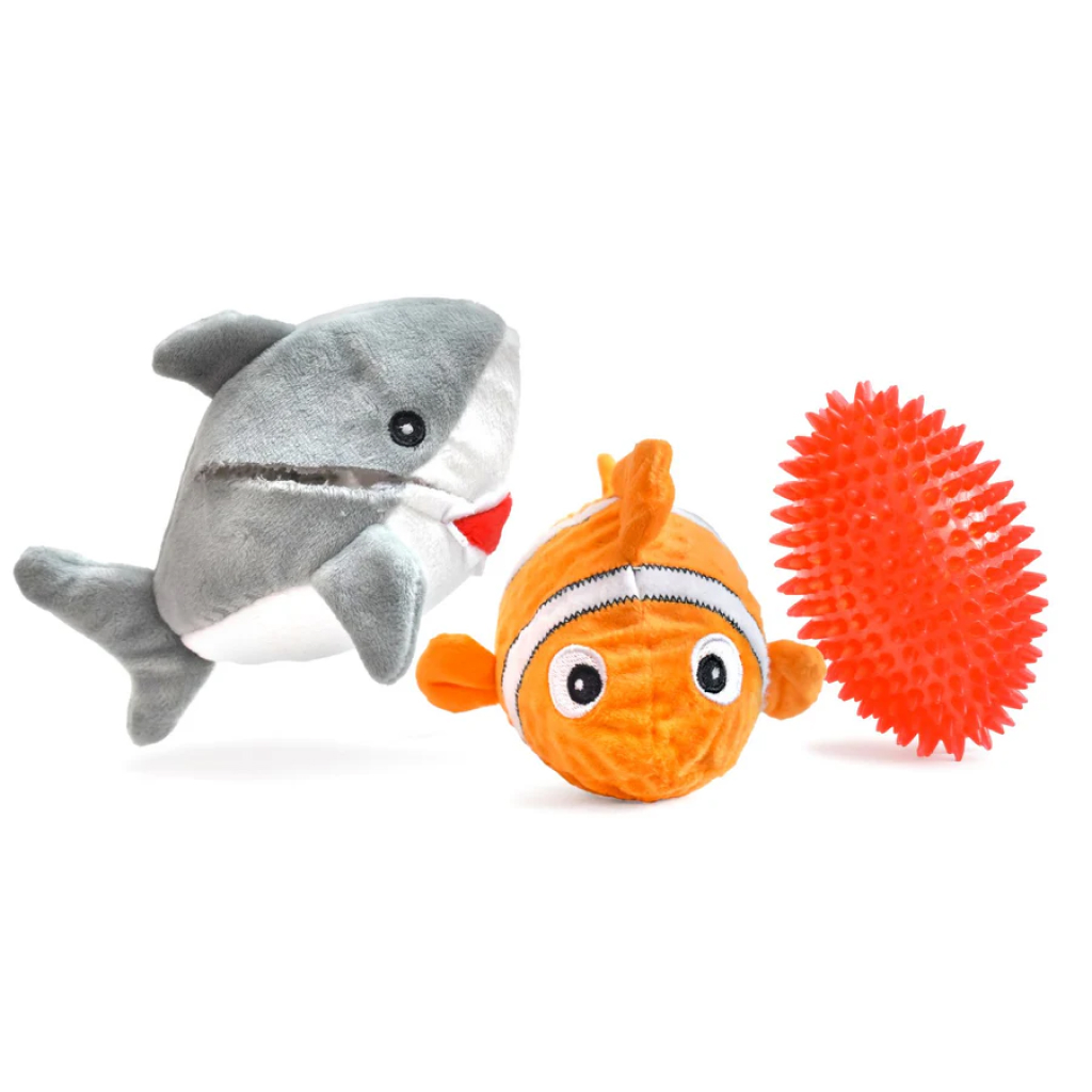 Patchwork Pet Prickles Great White with Fish Dog Toy, 6-in image number null